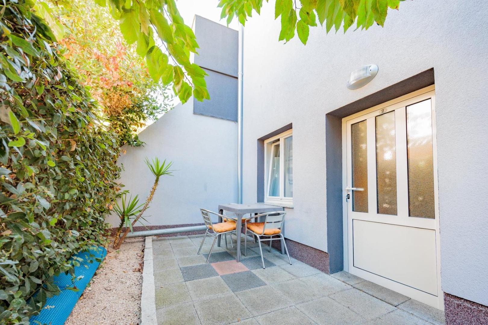 Crowonder Lucky Holiday House With Pool And Patio 30 Meters From The Beach Zadar Exterior foto