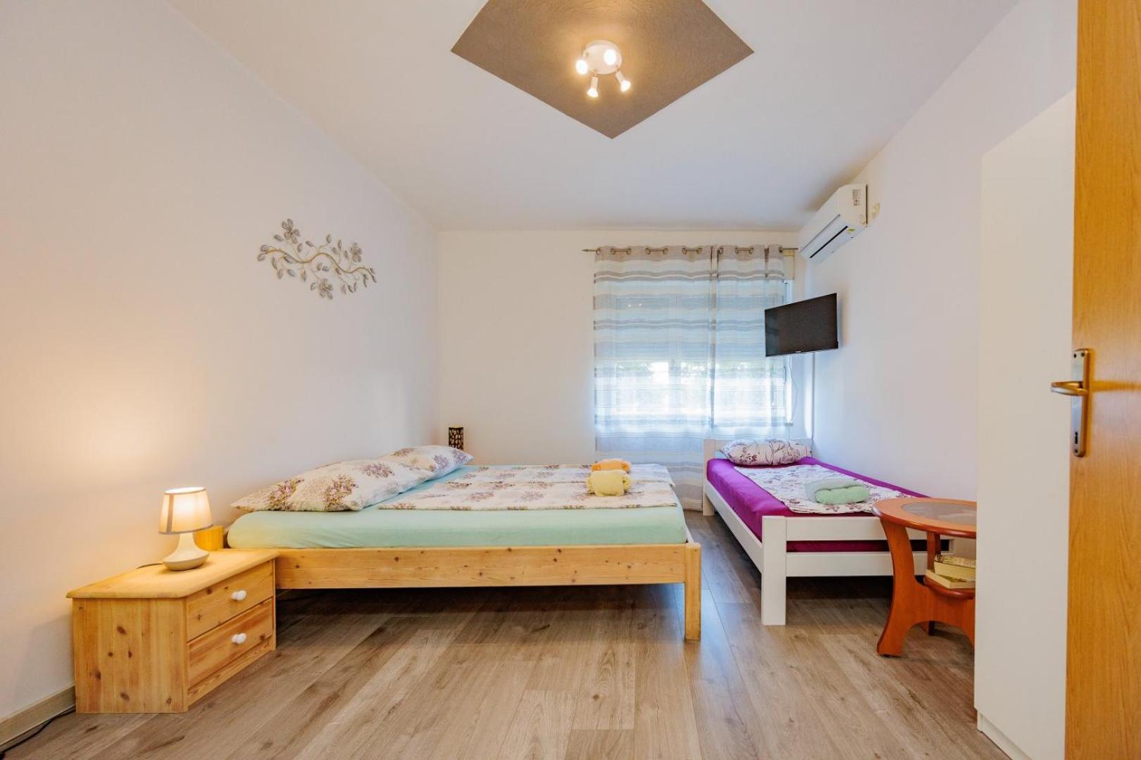 Crowonder Lucky Holiday House With Pool And Patio 30 Meters From The Beach Zadar Exterior foto