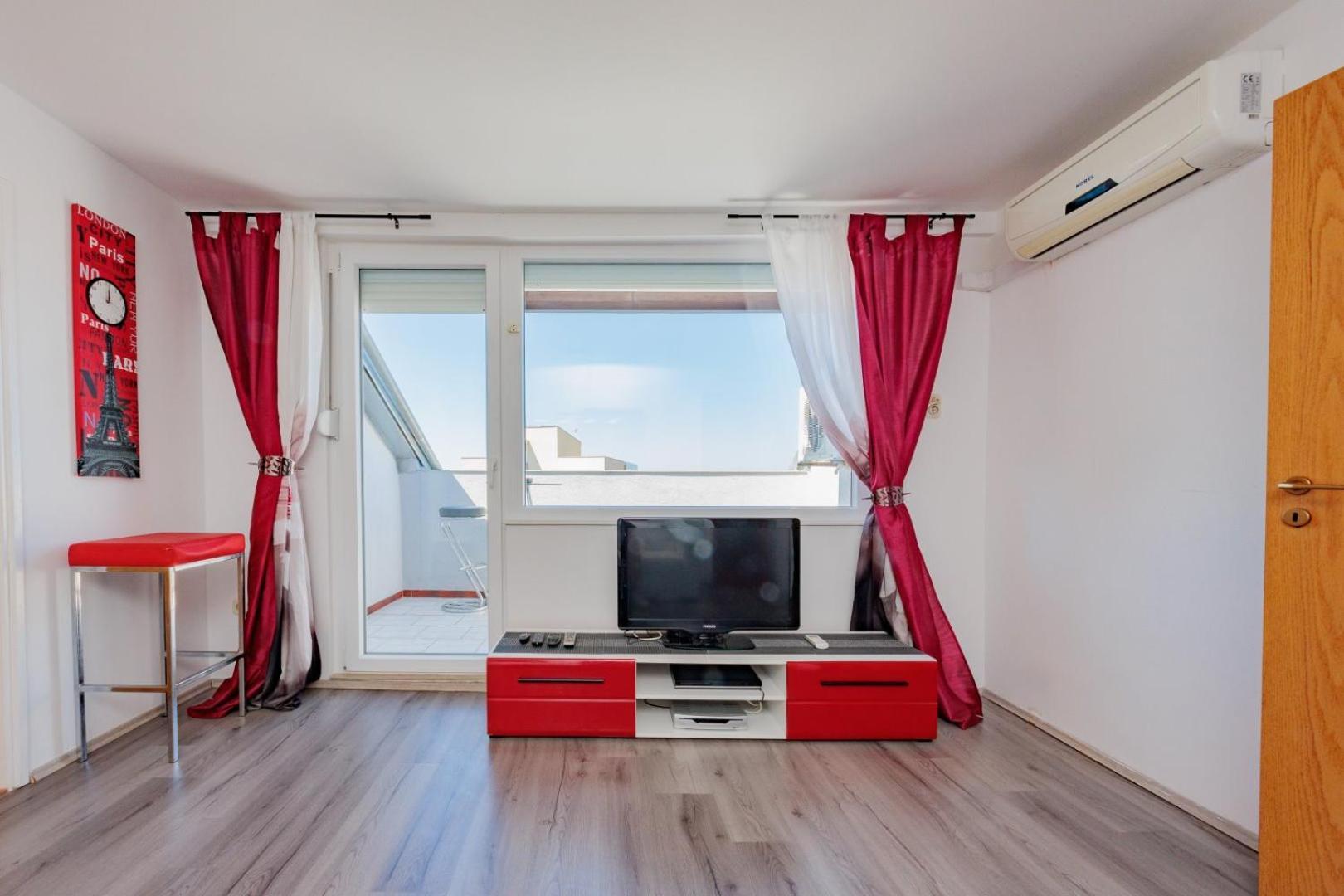 Crowonder Lucky Holiday House With Pool And Patio 30 Meters From The Beach Zadar Exterior foto