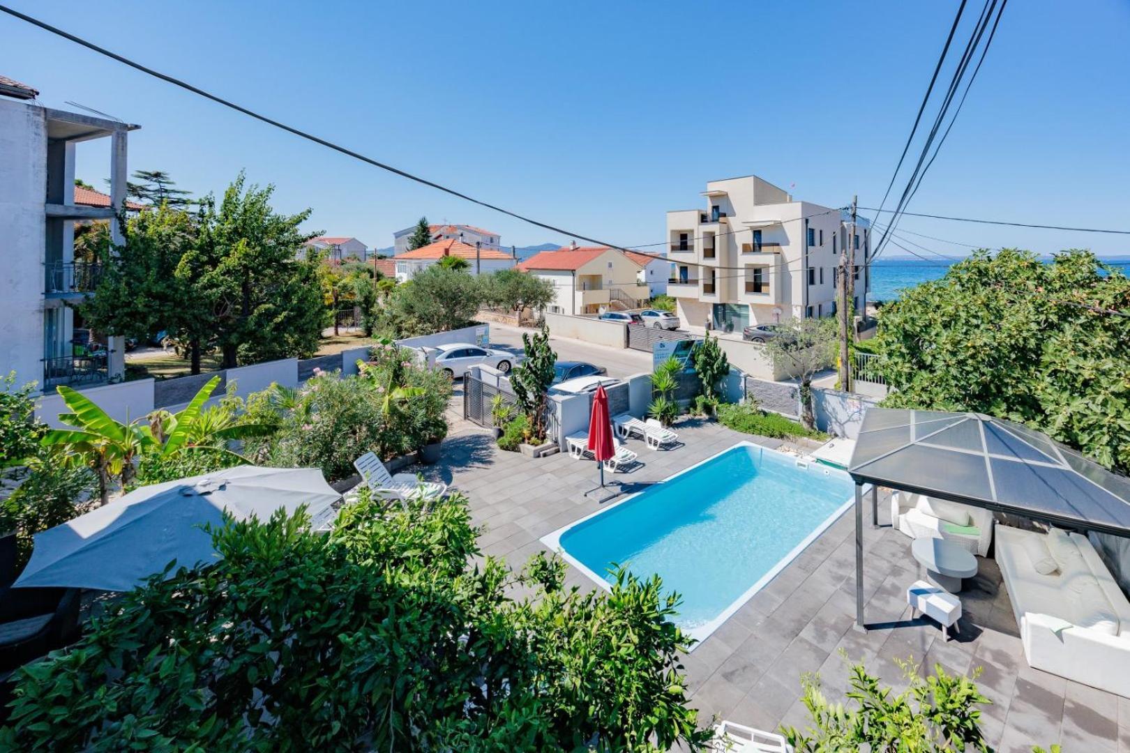 Crowonder Lucky Holiday House With Pool And Patio 30 Meters From The Beach Zadar Exterior foto
